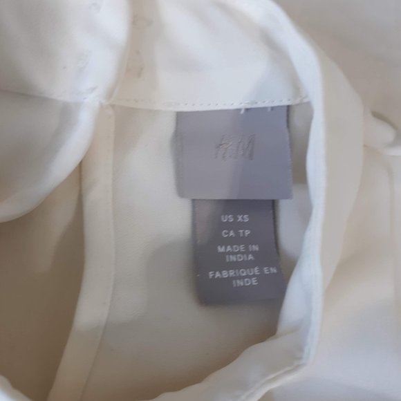 H&M pleat front blouse - Picture 4 of 6